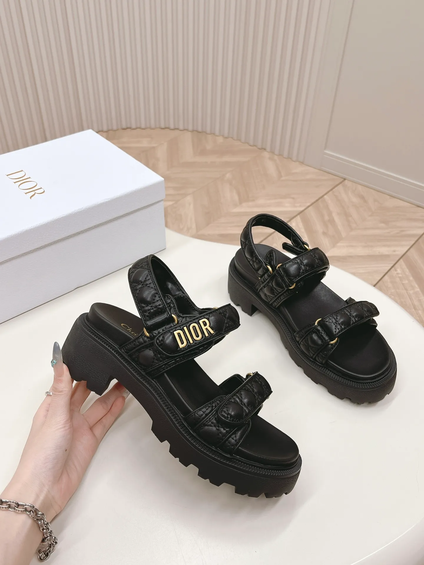 👟👟Ex-factory price 520👟👟 2024Dior Classic Velcro high-heeled sandals and slippers series original replica high version super durable and versatile style very comfortable on the foot, slim and tall, original leather upper, original d hardware buckle, original TPU outsole Heel height is about cm Size: 35-42